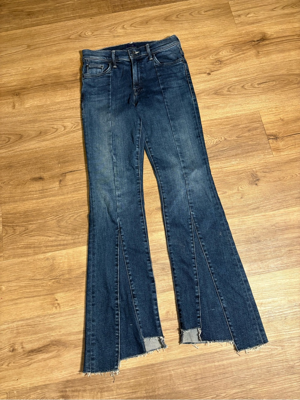 MOTHER Denim The Insider Skimp Pointy Fray Jeans
